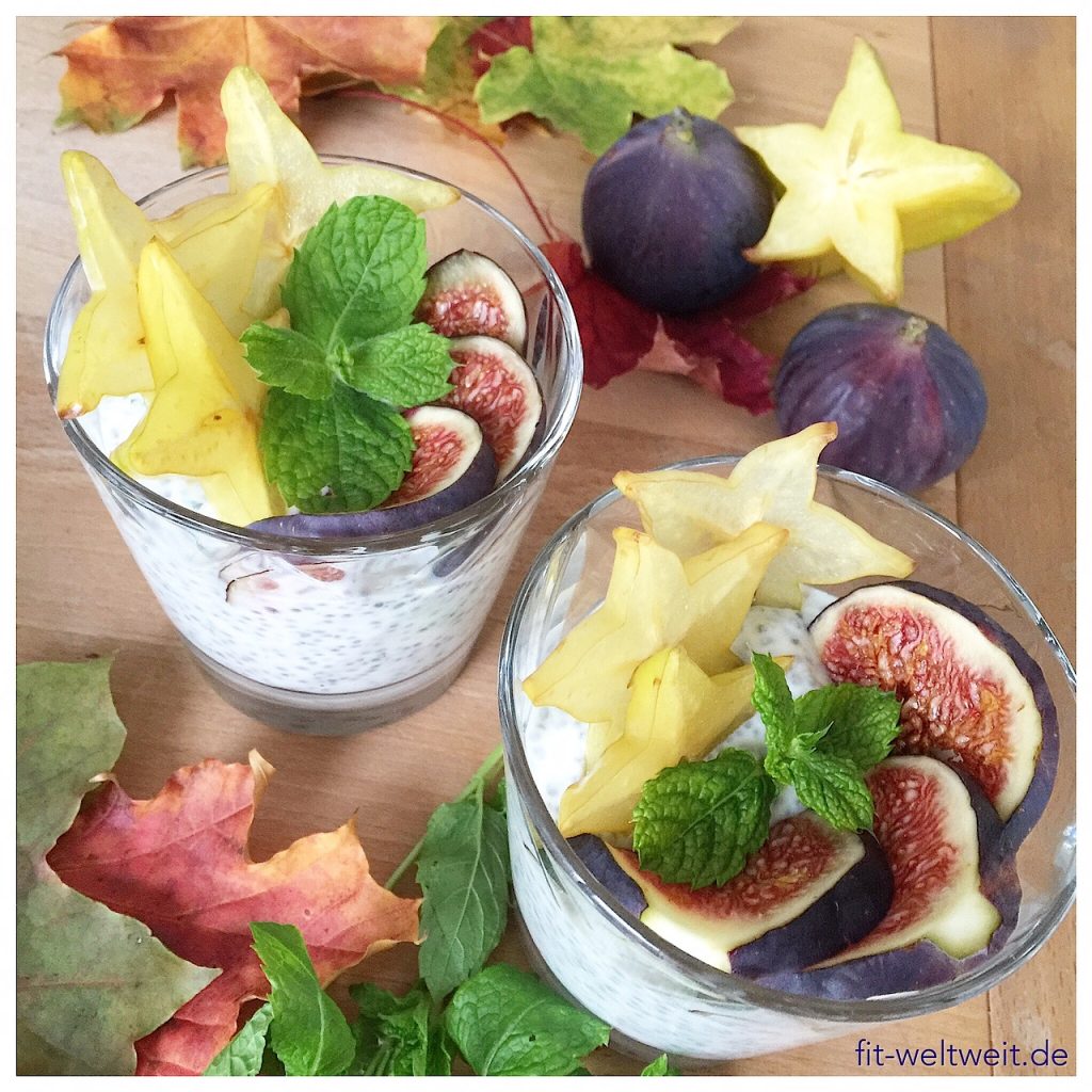 Herbstlicher Chia Pudding mit Feigen, Drachenfrucht, Minze und Chia Samen