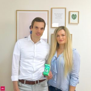 Alle Vorteile, die Wirkung, Kosten und Fakten von dem Super Antioxidans ASTAXANTHIN im Überblick. Asta One der Firma Nature Rocket (Werbung) habe ich den Wirkstoff Astaxanthin der Haematococcus pluvialis Mikroalge mal komplett durchleuchtet. Das wohl stärkste Antioxidans der Welt und soll 6000 mal stärker als Vitamin C wirken. Gutschein: Mit dem Gutscheincode "fitweltweit15" bekommst du 15% Rabatt auf deine Bestellung im Nature Rocket Shop.