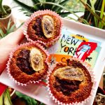 #Rezept: Frische Bananen #Schoko #Muffins mit Reismehl. Extra Trick für einen flüssigen Kern Wenn du möchtest, dass der Kern der Schokomuffins noch flüssig ist und er sozusagen noch eine saftige Schokofüllung hat, lasse die Muffins nur 10-12min im Ofen. #lowcarb Zutaten: 100g Reismehl 100g Haferkleie (#glutenfrei) 3 reife #Bananen 1 Esslöffel Stevia/Xucker 2 Eiklar 2 Esslöffel Kakao Vanillin, Zimt ggf. Nüsse zum Dekorieren