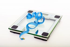 Körperfett messen Test: Warum deine Waage lügt, worauf du besser achten solltest (Fett, Muskeln, Wasser), und wie du richtig dein Körperfett misst. Video...