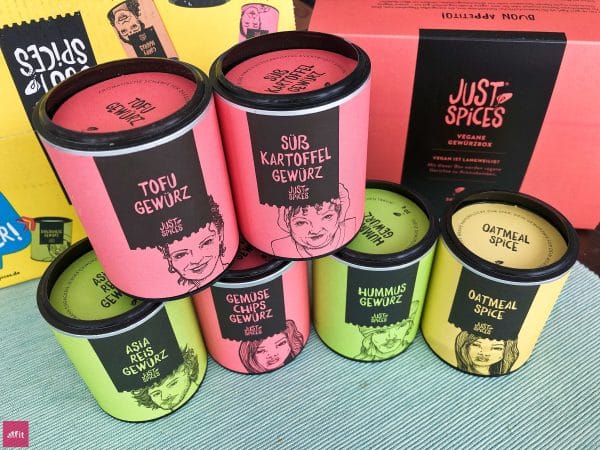 Just Spices Rabattcode Kennenlernbox vegan gratis Gewürz JUST SPICES #GEWÜRZE #KOCHEN #ANFÄNGER Just Spices Gewürze (Werbung) sind perfekt für Just Spices Rezepte. Bin total verliebt. Mein Start war ein Probierpaket aus 4 Gewürzen, was ein #Geschenk war. Im Blogpost gibts meine JUST SPICES ERFAHRUNGEN. Du bekommst 2 #Rabattcodes, womit du dir ein leckeres Gratis Gewürz ab einem Bestellwert von 20€ sichern kannst. Ich empfehle dir zum Start ein Set oder ein Probierset zu nehmen. Entweder das Avocado Topping (Wert 5,99€) mit Code „justfitavocado" oder…