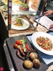 fancy Markthalle „TimeOut Market Lisboa“, die zum absoluten Food Hotspot in Lissabon zählt. Generell sind Restaurant im Markthalle- oder Kantinen-Stil 2019 die absoluten Food Trends