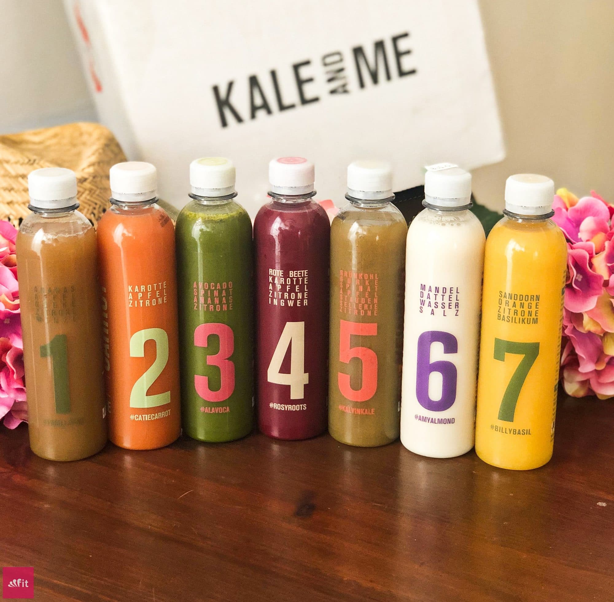 #Saftkur 3 Tage #Erfahrung vorher nachher, Saftkur selber machen oder Saftkur #kaufen? 3 Safttage mit der Saftkur von Kale & Me (Werbung) Wie lief die Saftkur? Mein gesamter Alltag der 3 Tage mit Terminen und Events. Wird man von der Saftkur satt? Kann man mit der Saftkur abnehmen? Was ist drin? Saftkur Rezepte. Was kann man während einer Saftkur essen? Wie fühlt man sich bei der Saftkur? Saftkur vorbereiten (Entlastungstage, Entschlackung und danach) + 2 gratis Säfte bei Kale & Me …siehe Blog!