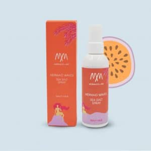 Mermaid and Me Hair Spray Erfahrungen: Wavy Hair SEA SALT Spray Wavy Hair  für Beach Waves (Werbung). Das  Mermaid Waves SEA SALT SPRAY für Wavy Hair (alle Mermaid+Me Hair Sprays). Nutze den Code "CATHI25" und du bekommst 25% Rabatt auf den gesamten Shop, alle Sets und alle Produkte.