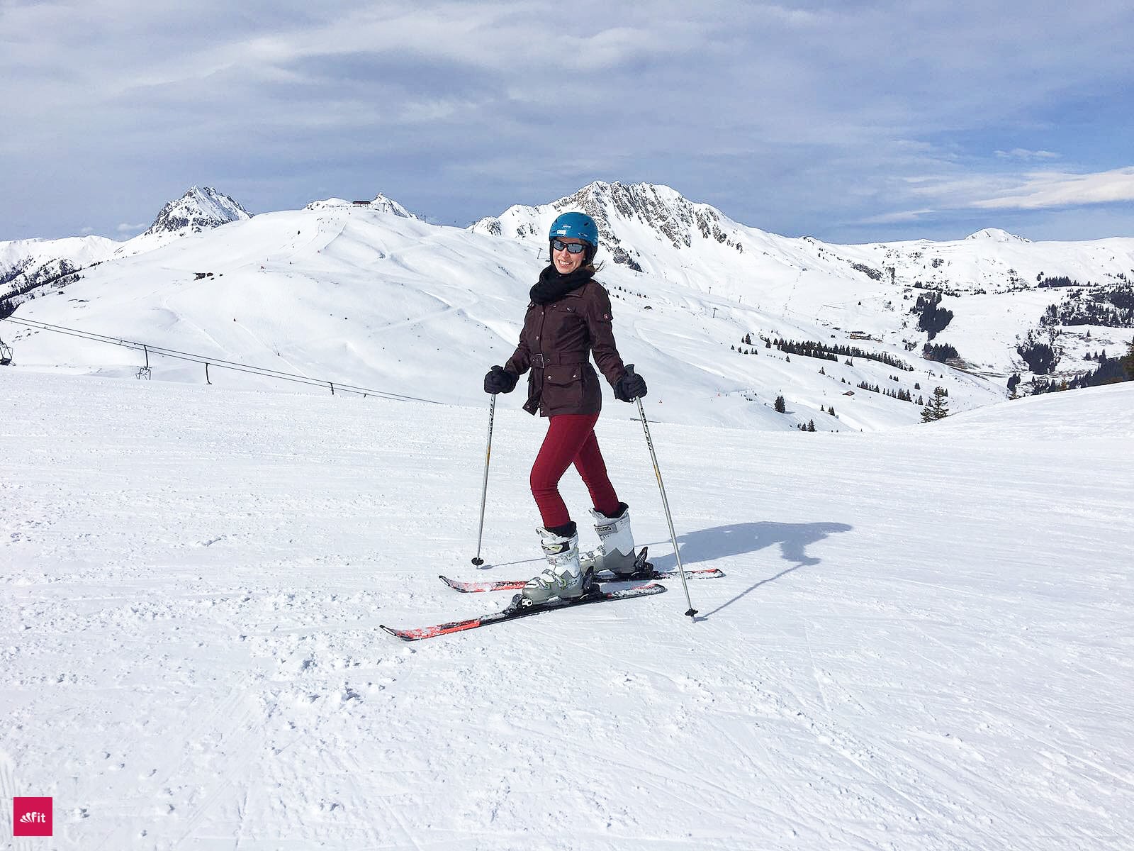 Après-Ski Survival Guide im Ski Urlaub - bei diesen Fallen solltest du aufpassen. Ich habe dir alle Tücken und Lösungen aufgelistet, Apres Ski Party Hits rausgesucht. Zudem wie viele Kalorien du beim Skifahren verbrennst. Beim Ski fahren ist das richtige Beintrainings wichtig. Achte auf deine Knie und mache diese Übungen. Falls du einen Kater von der Aires Ski Party hast, hilft dir dieses Superfood Pulver #ski