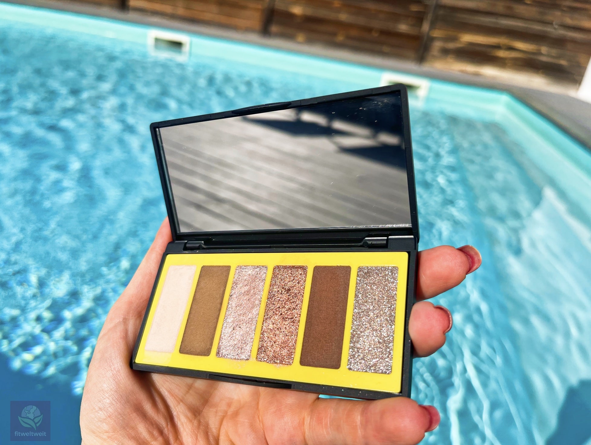 Banana Beauty Erfahrungen Lidschatten BITCH PLEASE Eyeshadow Palette Banana Beauty Erfahrungen Lidschatten BITCH PLEASE Eyeshadow Palette