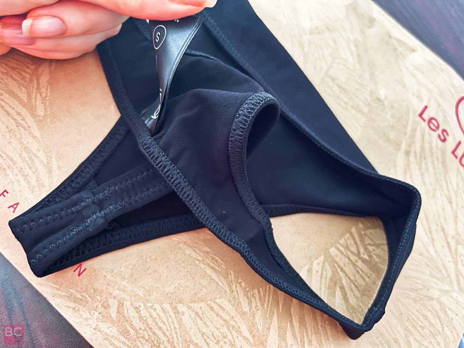 The JOLIE Tanga hinten innen Nähte Les Lunes Erfahrungen Passform Größe Stoff