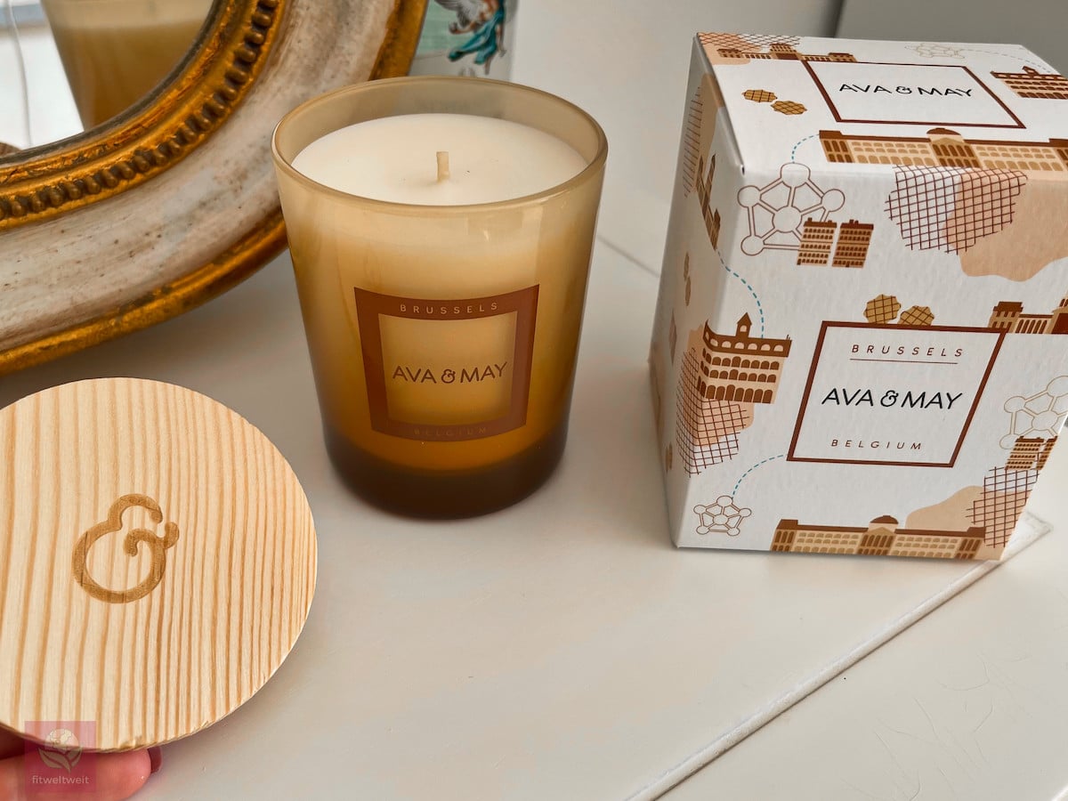 Duftkerze-AVA-and-MAY-Erfahrungen-Bruessel-Herbst-Weihnachten-Duft-Haselnuss-Kokosnuss-und-Toffee Duftkerze-AVA-and-MAY-Erfahrungen-Bruessel-Herbst-Weihnachten-Duft-Haselnuss-Kokosnuss-und-Toffee