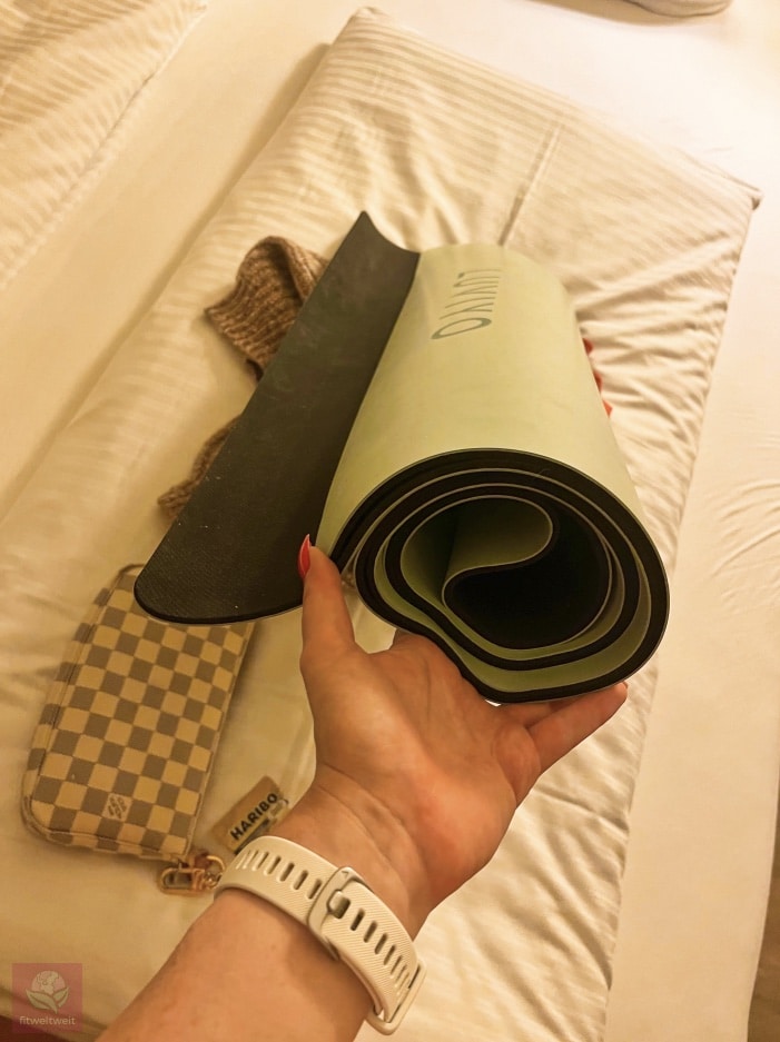 LUVIYO Studio Yogamatte Erfahrungen zusammenrollen