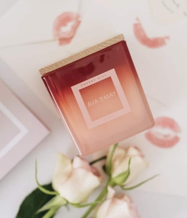 Cherry Kiss AVA and May Erfahrungen Special Edition Duftkerze Valentinstag Liebe